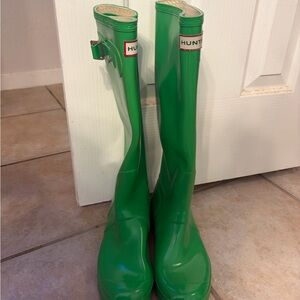Hunter womens tall glossy green rain Boots